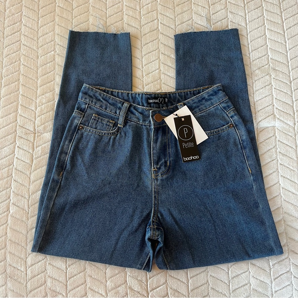 Boohoo petite raw hem mid wash mom jeans NWT